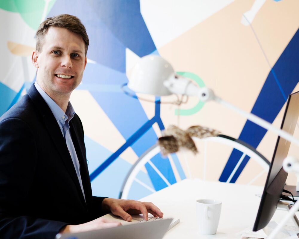 Att visa människan bakom företaget – intervju med Mathias Eriksson, Social Media Manager