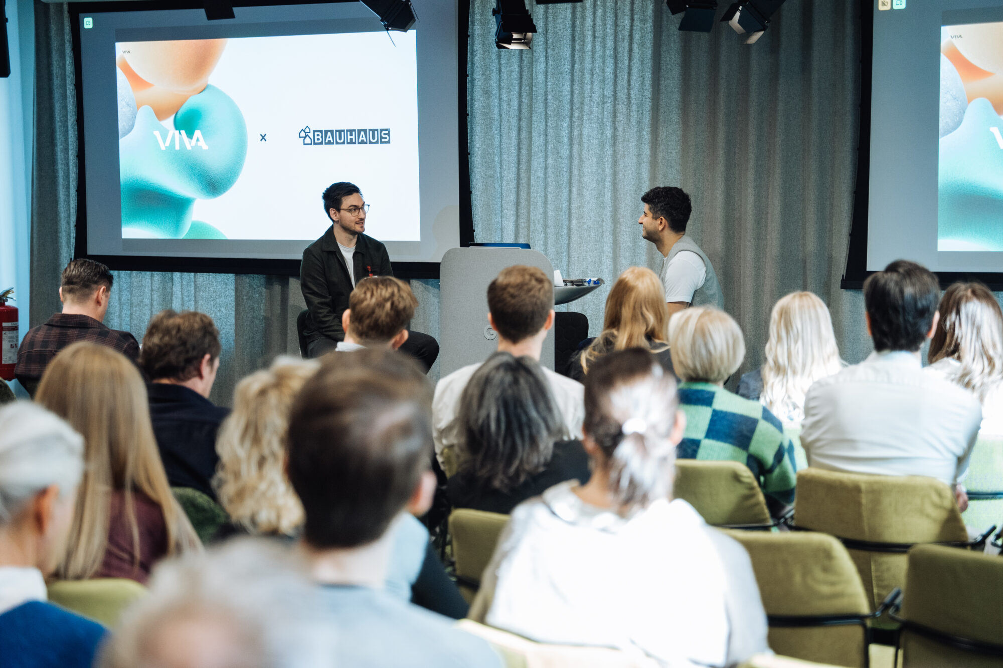Arash Gilan och Martin Öfwerman talar tillsammans på eventet